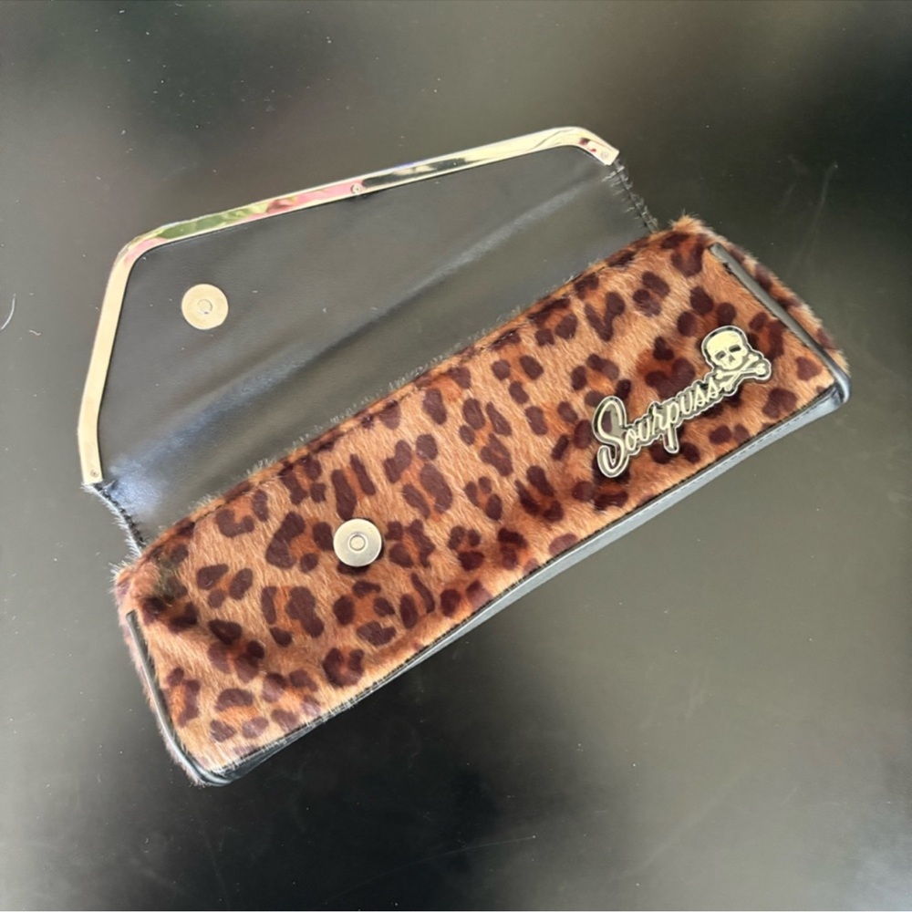 Vintage retro Sourpuss Faux Fur Leopard Clutch (no strap) with Snap Closure - Picture 3 of 7